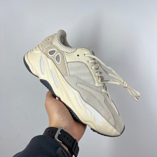 Yeezy 700 analog UK 7.5